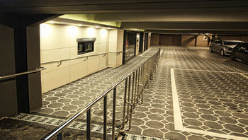โรงแรมเบย์ฮาวด์ โรงแรม